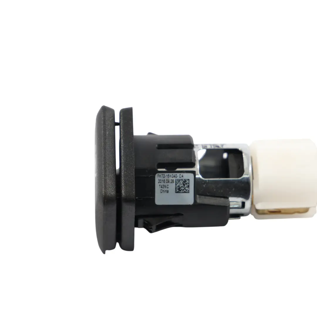 Presa Corrente Caricabatteria 12V per Land Rover Discovery Sport L550 con numero di parte FK72-15K040-CA Land Rover Discovery Sport L550 Presa Corrente Caricabatteria 12V - SKU FK72-15K040-CA - Numero di parte FK72-15K040-CA