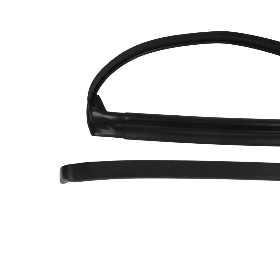 Land Rover Discovery L550 Window Weatherstrip Seal Door Rear Left N/S LR058560 - SKU FK72-250A21-A - Part number FK72-250A21-A