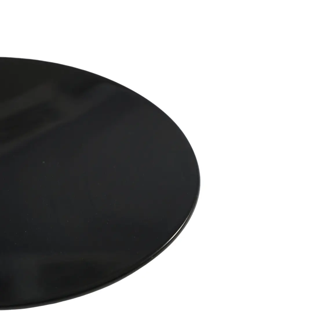 Land Rover Discovery L550 Cache Trappe Carburant Noir Santorini 820 FK72405A26A - SKU FK72-405A26-A-SAB - Numéro de pièce FK72-405A26-A