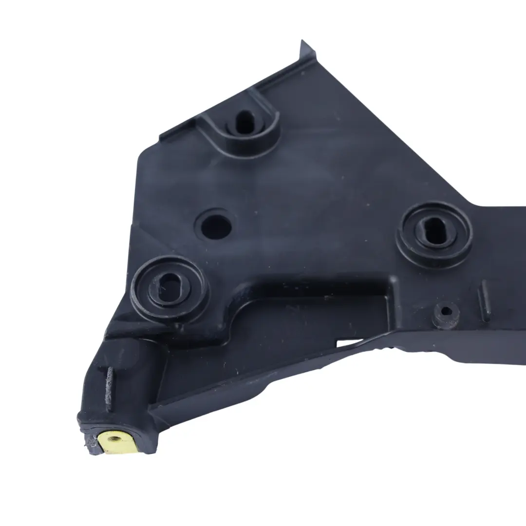 Uchwyt Mocowanie Spornik Błotnika Lewy Przód 0008243V007 do Smart Roadster 452 o numerze G0008243V007 Smart Roadster 452 Uchwyt Mocowanie Spornik Błotnika Lewy Przód 0008243V007 - SKU G0008243V007 - Numer Części G0008243V007