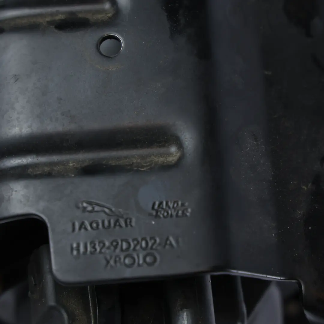 Uchwyt Obudowy Filtra Paliwa do Land Rover Discovery Sport L550 o numerze HJ32-9D202-AE Land Rover Discovery Sport L550 Uchwyt Obudowy Filtra Paliwa - SKU HJ32-9D202-AE - Numer Części HJ32-9D202-AE