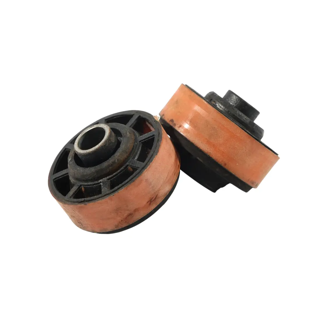 Land Rover Discovery 3 L319 Set Isolamento Staffe Montaggio Telaio X2 KVF500161 - SKU KVF-500161-1 - Numero di parte KVF-500161