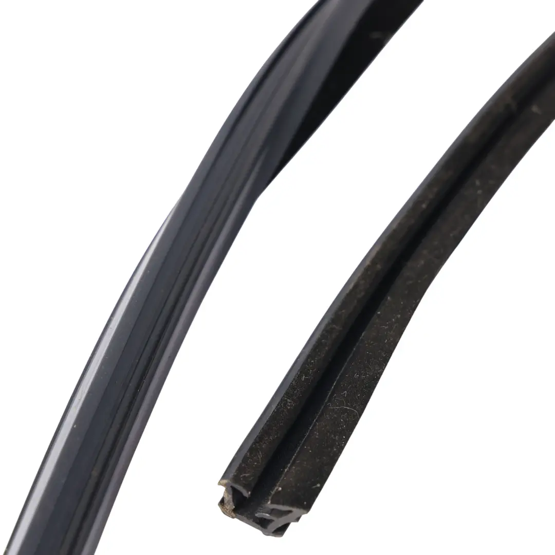 Guarnizione Finestra Porta Anteriore Destra per Land Rover Freelander L359 con numero di parte LR007492 Land Rover Freelander L359 Guarnizione Finestra Porta Anteriore Destra - SKU LR007492 - Numero di parte LR007492