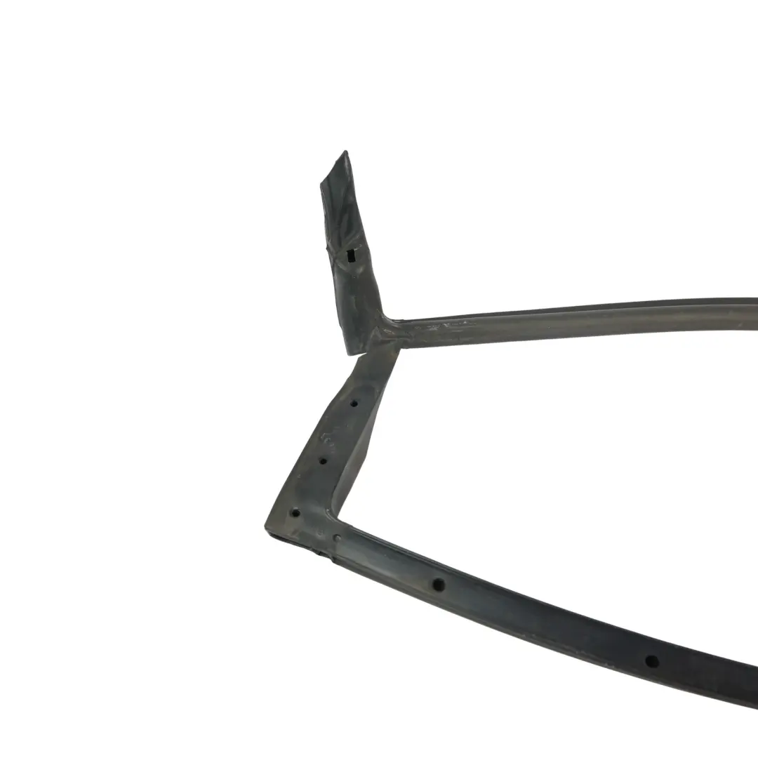 Range Rover L322 Guarnizione Centrale Gomma Bagagliaio Codice - SKU LR011845 - Numero di parte LR011845