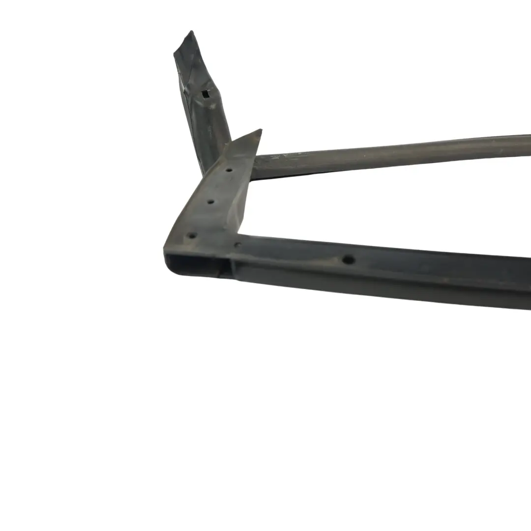 Joint D'Étanchéité Central De Coffre Caoutchouc pour Range Rover L322 à propos du numéro de pièce LR011845 Range Rover L322 Joint D'Étanchéité Central De Coffre Caoutchouc - SKU LR011845 - Numéro de pièce LR011845