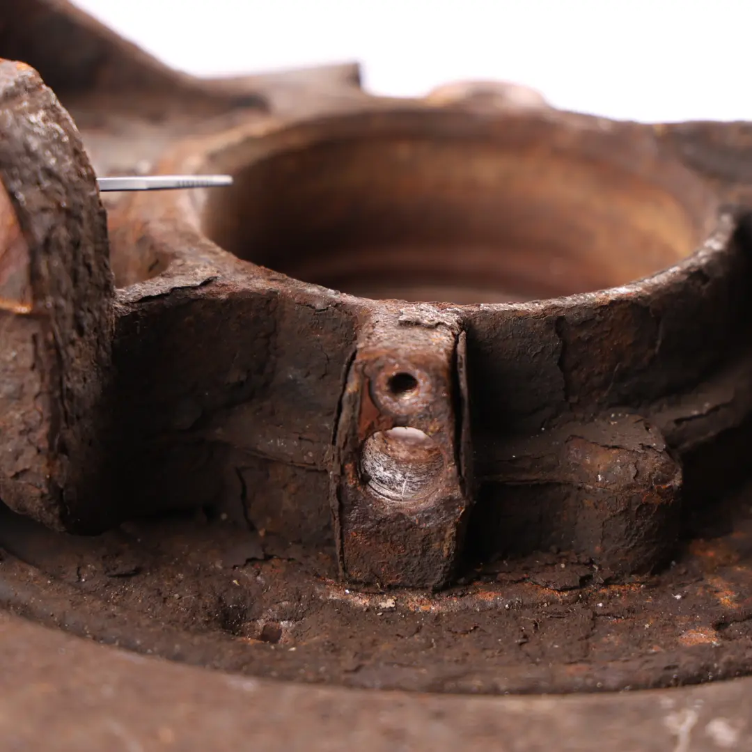 Range Rover L322 Rear Axle Wheel Hub Bearing Carrier Knuckle Right O/S - SKU LR012740 - Part number LR012740