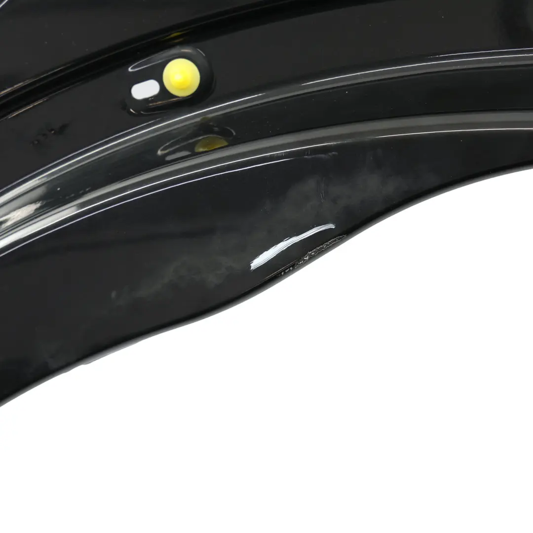 Panel De Ala Lateral Derecha Santorini Black - 820 para Land Rover Discovery 4 L319 con número de pieza LR013932 Land Rover Discovery 4 L319 Panel De Ala Lateral Derecha Santorini Black - 820 - SKU LR013931-SAB1 - Número de pieza LR013932