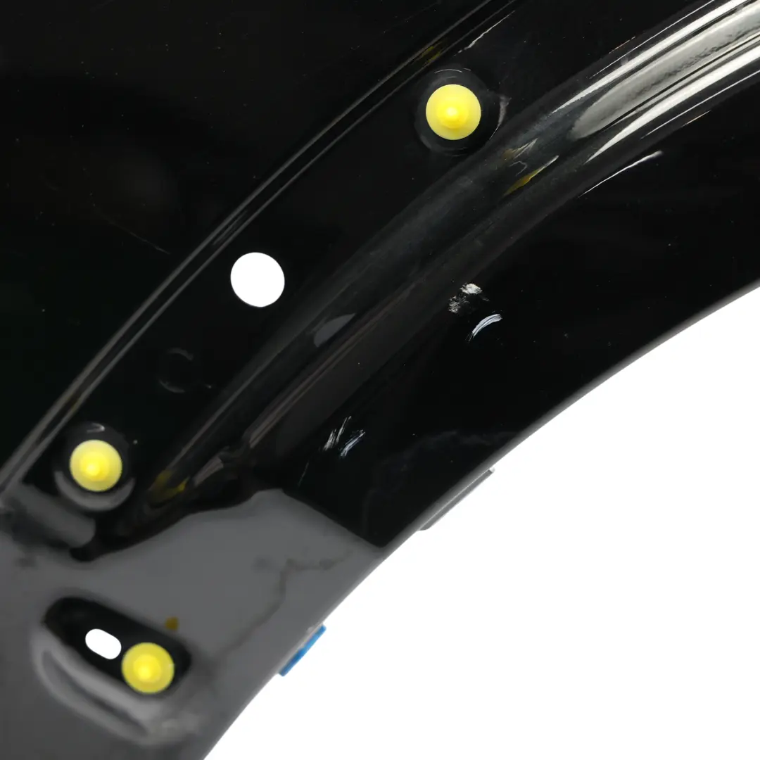 Land Rover Discovery 4 L319 Aile Latérale Droite Santorini Black Noir - 820 - SKU LR013931-SAB1 - Numéro de pièce LR013932