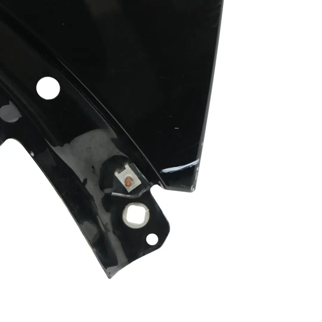 Aile Latérale Droite Santorini Black Noir - 820 pour Land Rover Discovery 4 L319 à propos du numéro de pièce LR013932 Land Rover Discovery 4 L319 Aile Latérale Droite Santorini Black Noir - 820 - SKU LR013931-SAB1 - Numéro de pièce LR013932