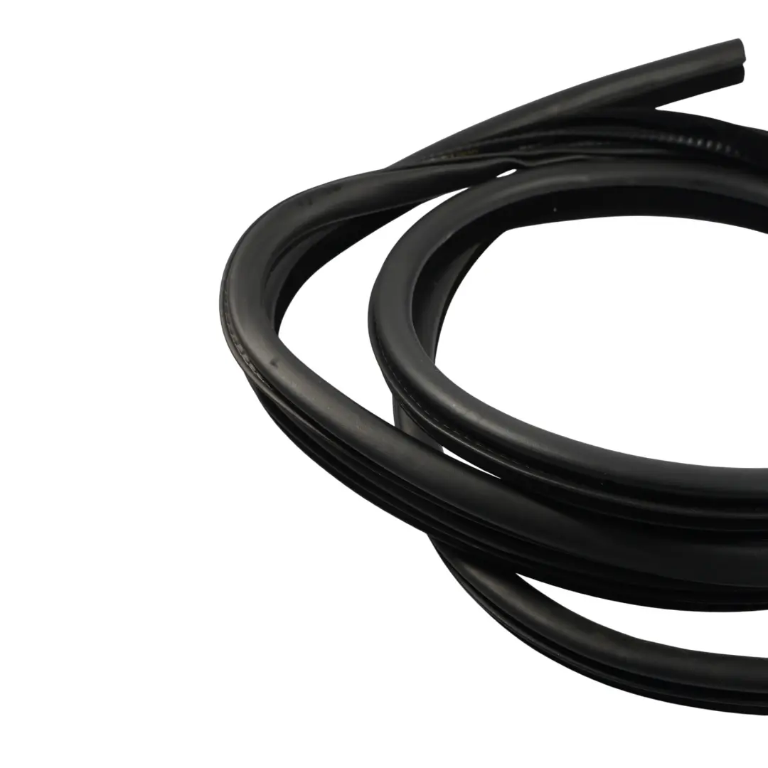 Goma Junta Borde Puerta Delantera Izquierda Derecha para Range Rover L322 con número de pieza LR014294 Range Rover L322 Goma Junta Borde Puerta Delantera Izquierda Derecha - SKU LR014294 - Número de pieza LR014294