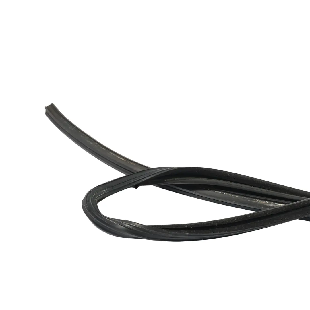 Door Seal Window Guide Rear Left N/S 6H22-262B59-AD to Land Rover Discovery L319 with Part number LR015284 Land Rover Discovery L319 Door Seal Window Guide Rear Left N/S 6H22-262B59-AD - SKU LR015284 - Part number LR015284