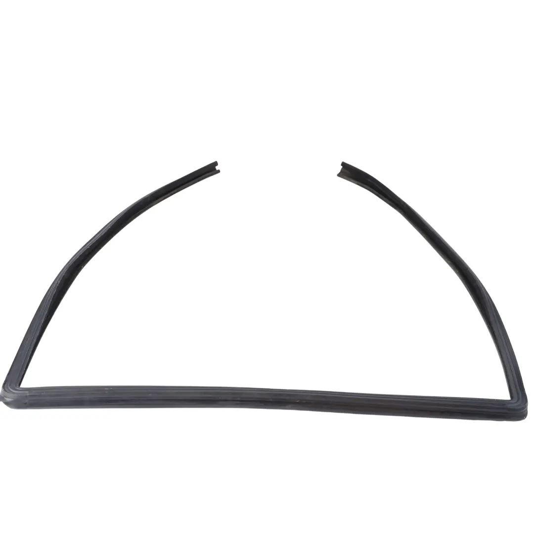 Door Window Glass Run Rear Right O/S to Land Rover Discovery 3 L319 with Part number LR015285 Land Rover Discovery 3 L319 Door Window Glass Run Rear Right O/S - SKU LR015285 - Part number LR015285