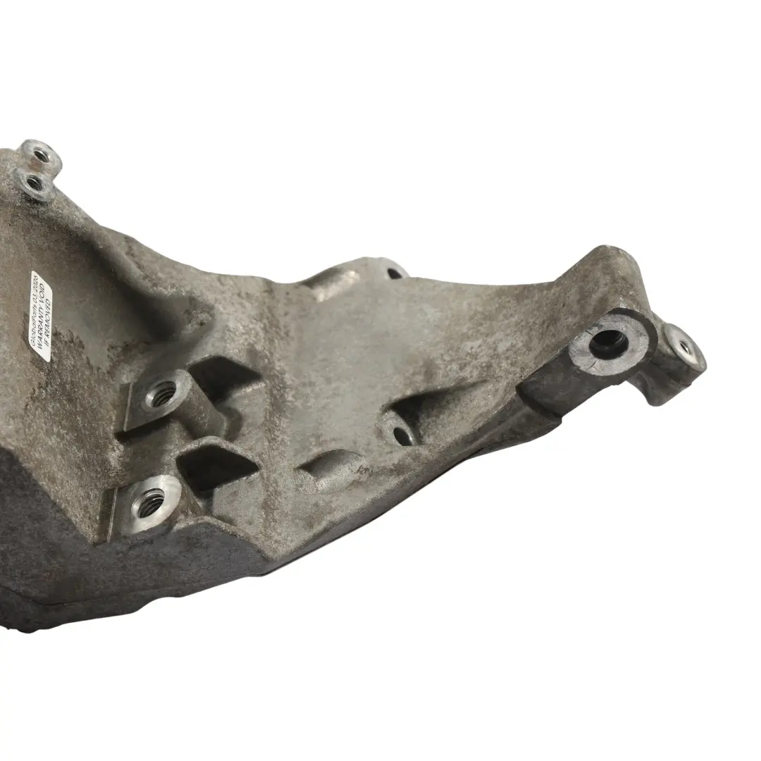 Staffa Supporto Alternatore CPLA-10239-AB per Land Rover Discovery 4 L319 con numero di parte LR018304 Land Rover Discovery 4 L319 Staffa Supporto Alternatore CPLA-10239-AB - SKU LR018304 - Numero di parte LR018304