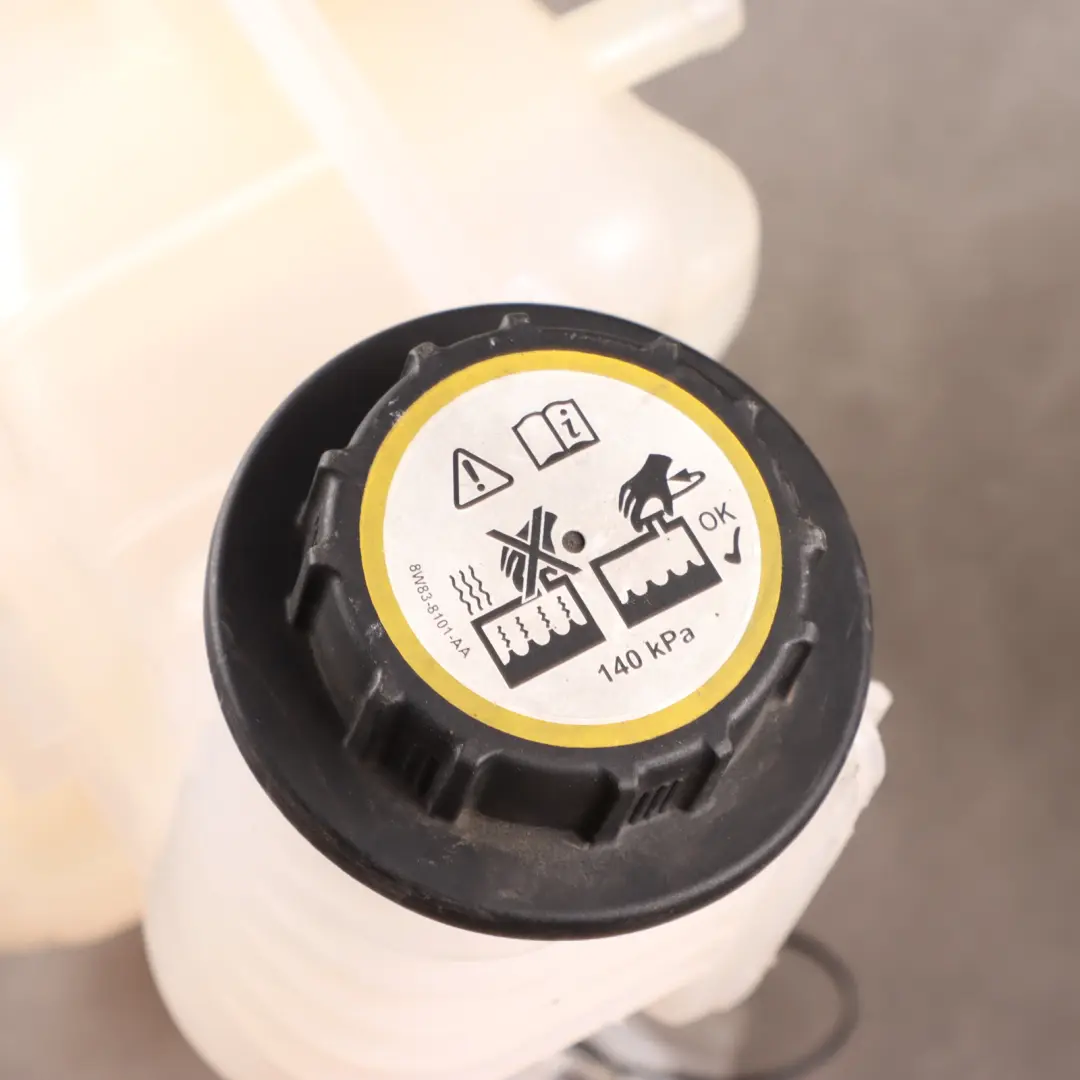 Serbatoio Liquido Lavavetri AH22-8A080-AB per Land Rover Discovery 4 L319 con numero di parte LR020367 Land Rover Discovery 4 L319 Serbatoio Liquido Lavavetri AH22-8A080-AB - SKU LR020367 - Numero di parte LR020367