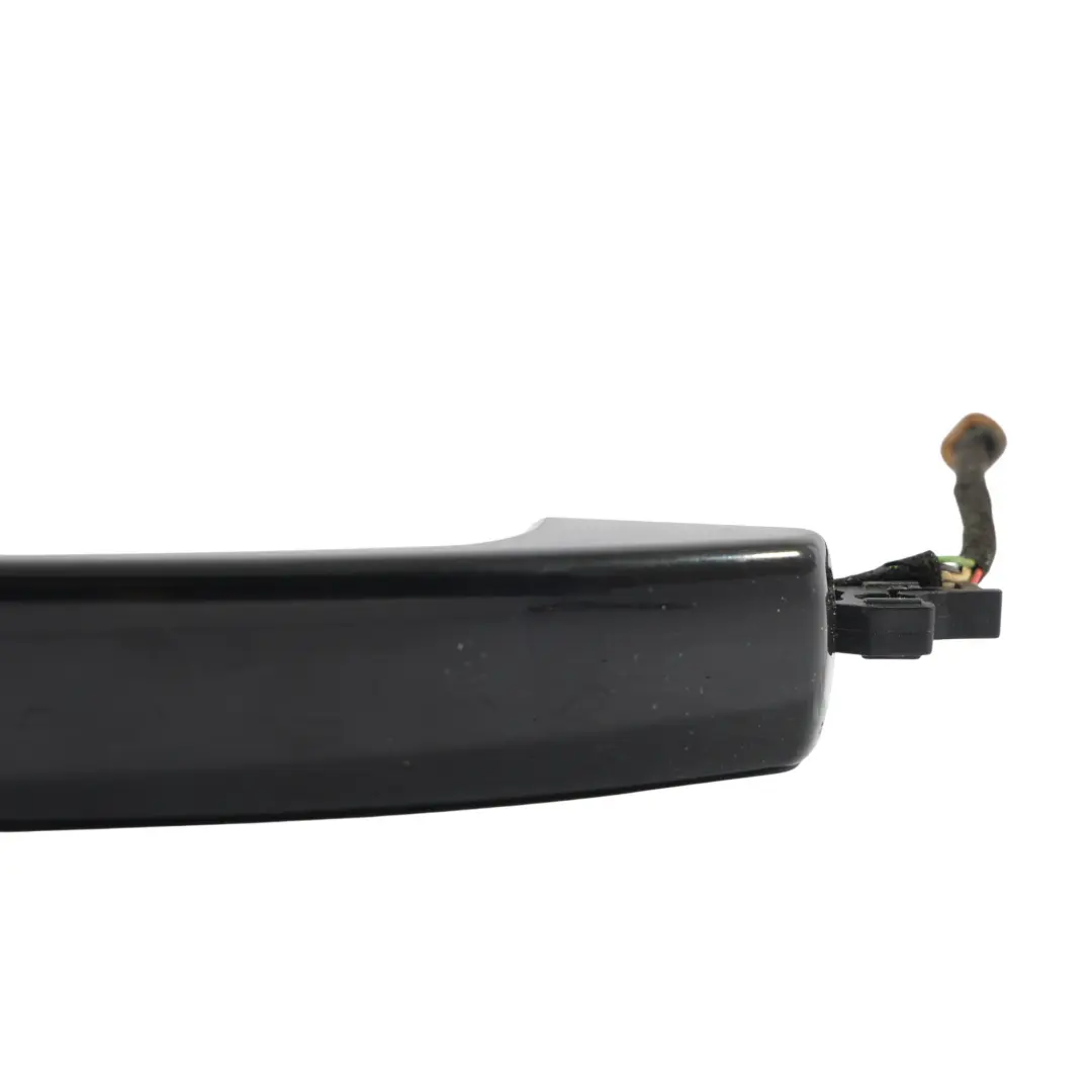 Klamka Zewnętrzna Santorini Black - 820 do Land Rover Discovery L319 o numerze LR023730 Land Rover Discovery L319 Klamka Zewnętrzna Santorini Black - 820 - SKU LR023730-SAB - Numer Części LR023730