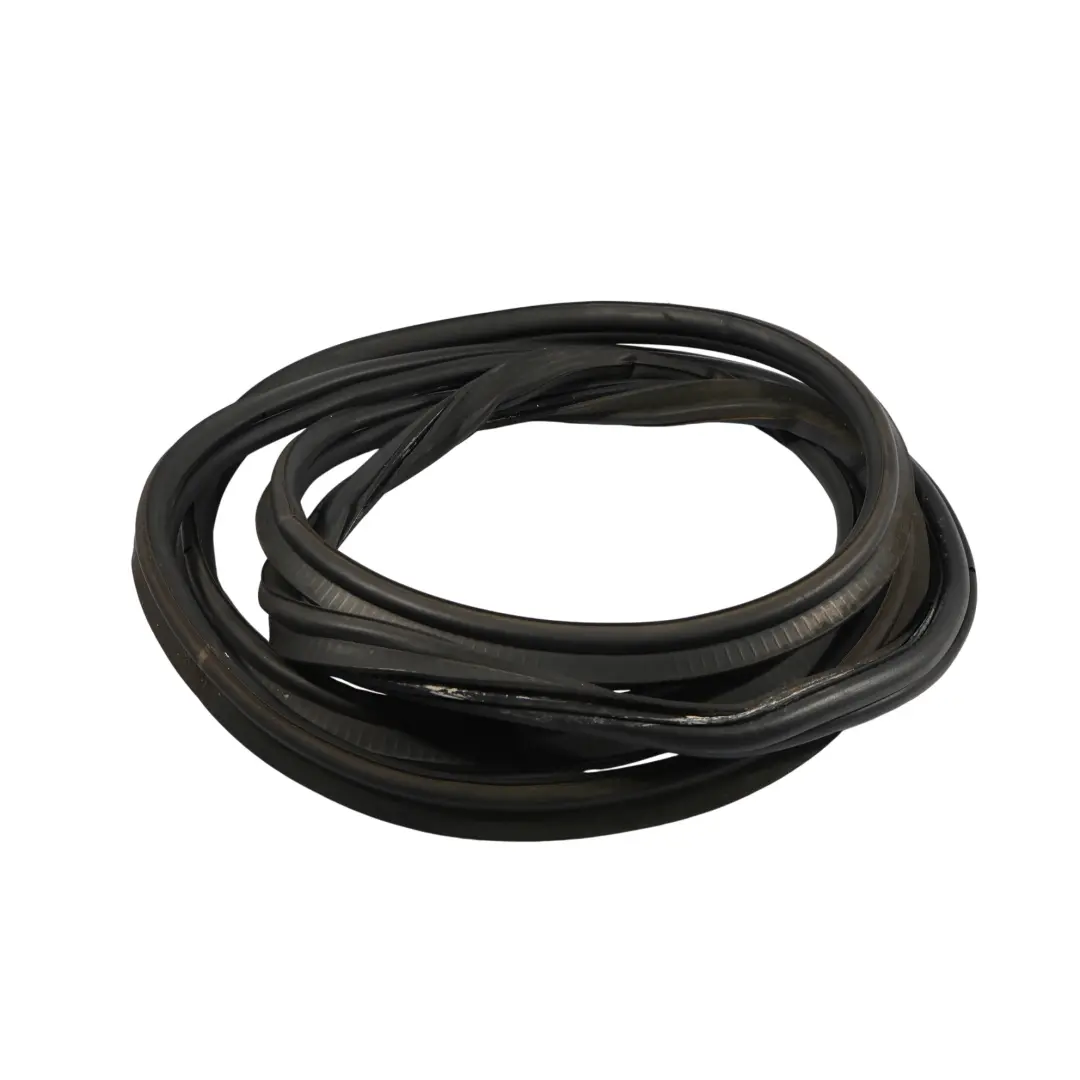 Junta De Goma Para La Tapa Del Maletero para Range Rover L322 con número de pieza LR024161 Range Rover L322 Junta De Goma Para La Tapa Del Maletero - SKU LR024161 - Número de pieza LR024161