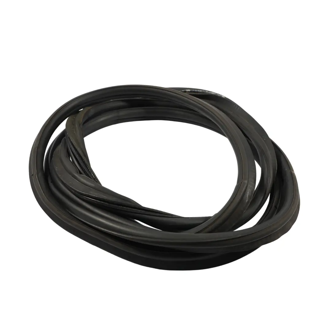 Joint D'Étanchéité Caoutchouc Hayon Coffre pour Range Rover L322 à propos du numéro de pièce LR024161 Range Rover L322 Joint D'Étanchéité Caoutchouc Hayon Coffre - SKU LR024161 - Numéro de pièce LR024161