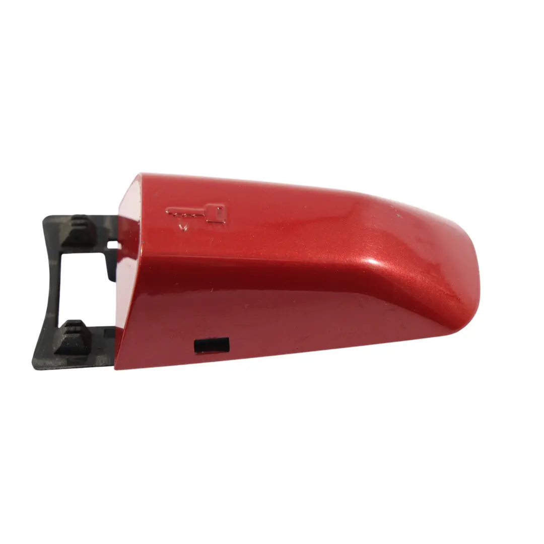 Tappo Maniglia Porta Anteriore Sinistra Rosso - 868 per Range Rover Evoque L538 con numero di parte LR025407 Range Rover Evoque L538 Tappo Maniglia Porta Anteriore Sinistra Rosso - 868 - SKU LR025407-FIRE - Numero di parte LR025407