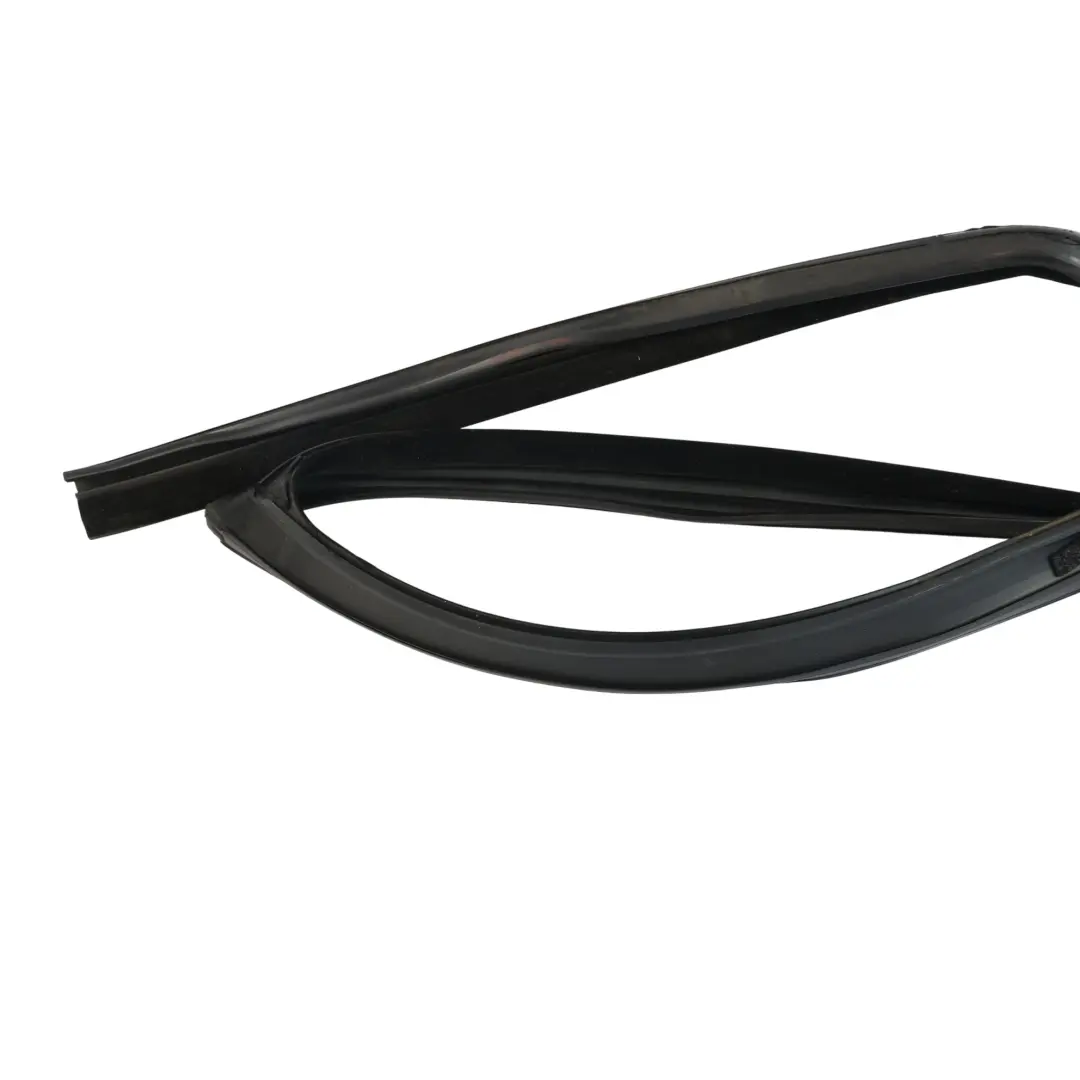 Joint De Cadre De Vitre De Porte Arrière Droite BJ32-25766-AD pour Range Rover L538 à propos du numéro de pièce LR026716 Range Rover L538 Joint De Cadre De Vitre De Porte Arrière Droite BJ32-25766-AD - SKU LR026716 - Numéro de pièce LR026716