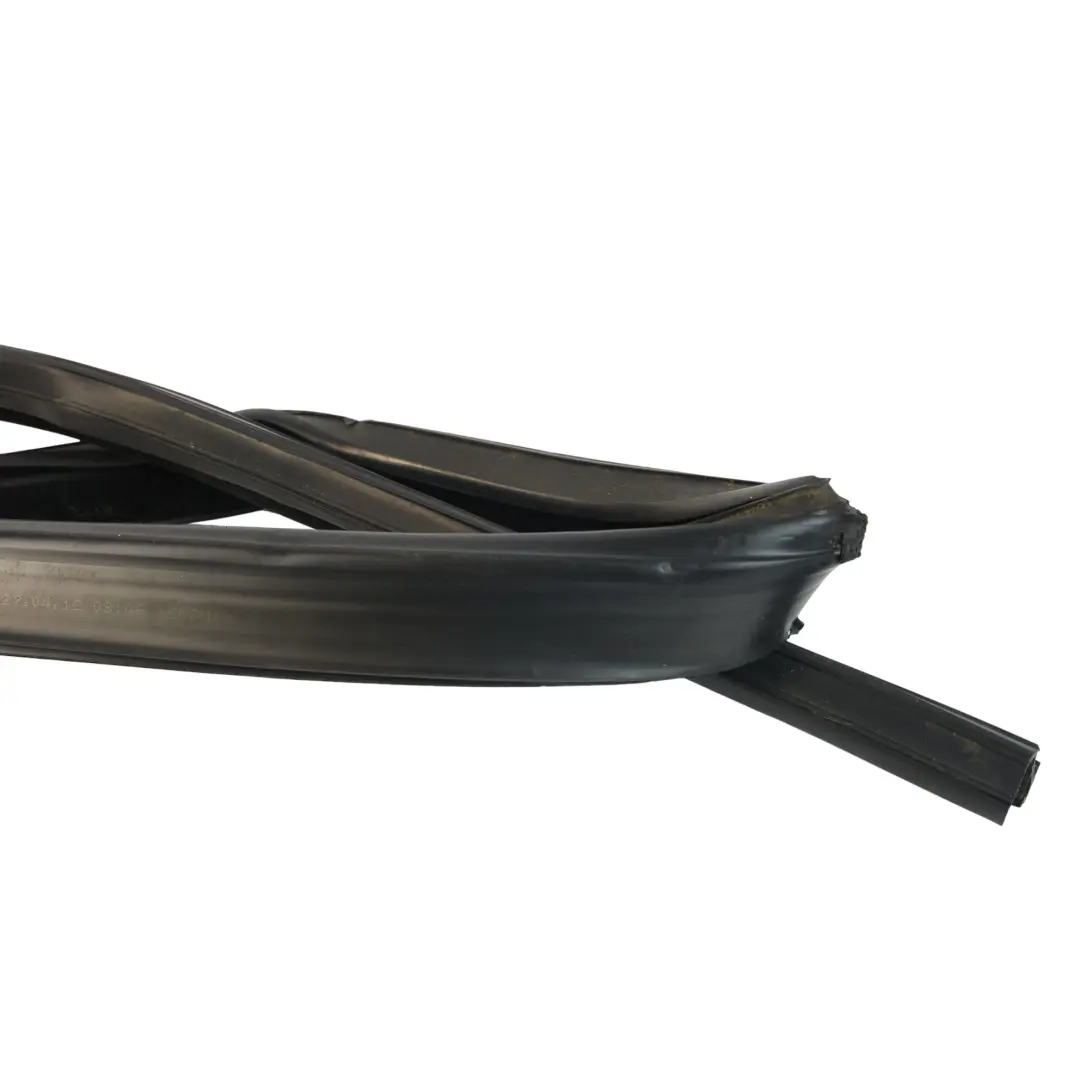 Door Window Frame Seal Gasket Rear Right O/S BJ32-25766-AD to Range Rover L538 with Part number LR026716 Range Rover L538 Door Window Frame Seal Gasket Rear Right O/S BJ32-25766-AD - SKU LR026716 - Part number LR026716