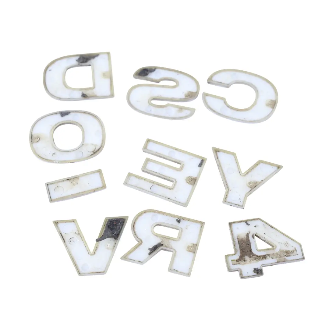 Emblemat Tylnej Klapy Napis do Land Rover Discovery 4 L319 o numerze LR038659 Land Rover Discovery 4 L319 Emblemat Tylnej Klapy Napis - SKU LR038659 - Numer Części LR038659