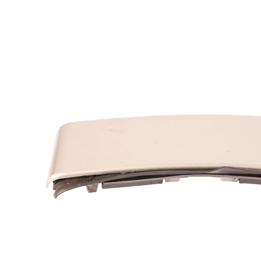 Copertura Tetto Anteriore Watherstrip Destra Ipanema Sand 824 per Range Rover L538 con numero di parte LR039816 Range Rover L538 Copertura Tetto Anteriore Watherstrip Destra Ipanema Sand 824 - SKU LR039816-ISA - Numero di parte LR039816