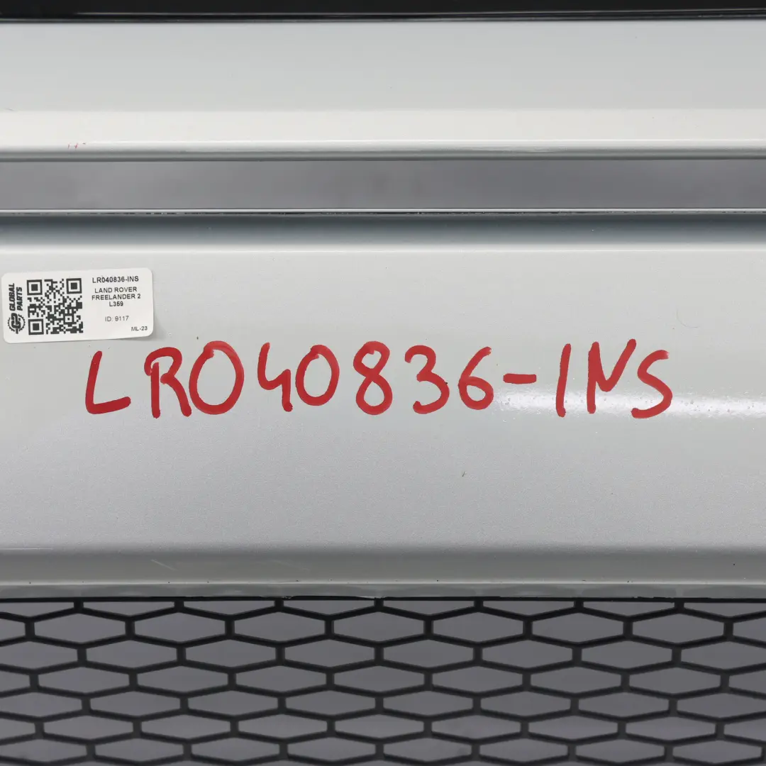 Lift Zderzak Przedni Indus Silver Metallic - 863 do Land Rover Freelander 2 o numerze LR040836 Land Rover Freelander 2 Lift Zderzak Przedni Indus Silver Metallic - 863 - SKU LR040836-INS - Numer Części LR040836