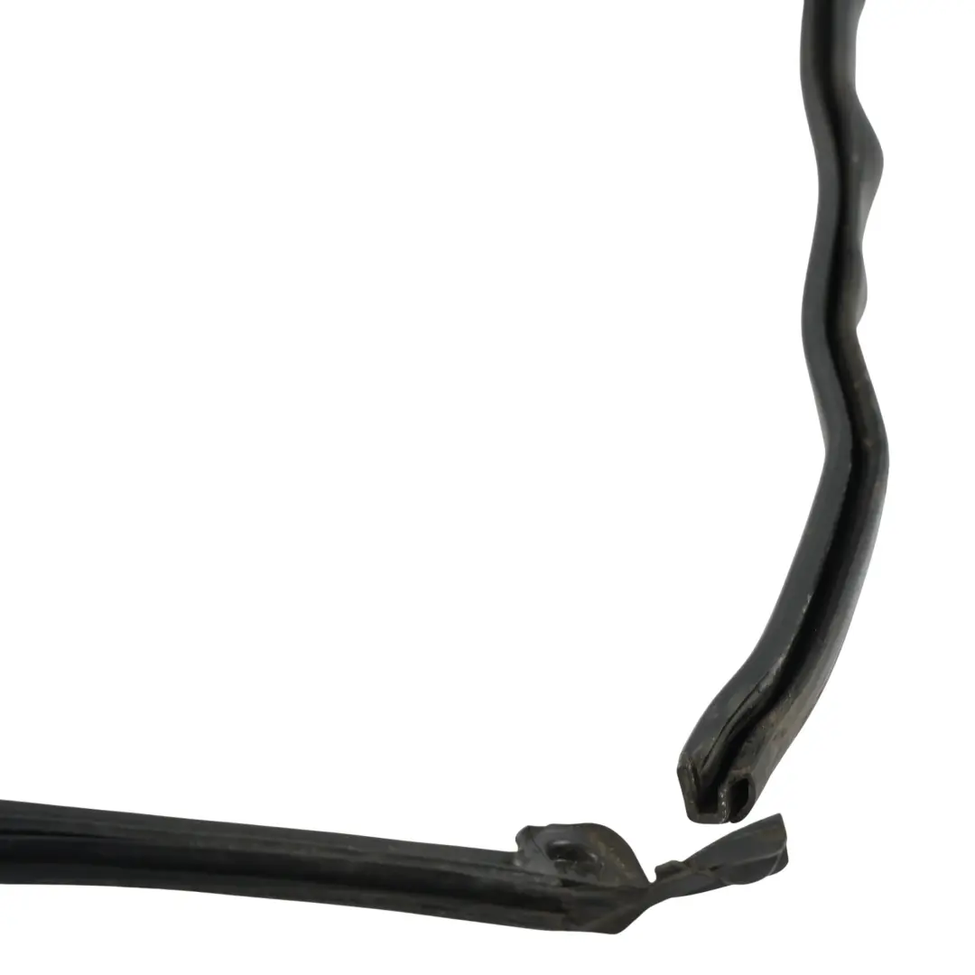 Door Window Frame Seal Gasket Rear Right O/S BJ32-25766-AE to Range Rover L538 with Part number LR040926 Range Rover L538 Door Window Frame Seal Gasket Rear Right O/S BJ32-25766-AE - SKU LR040926 - Part number LR040926