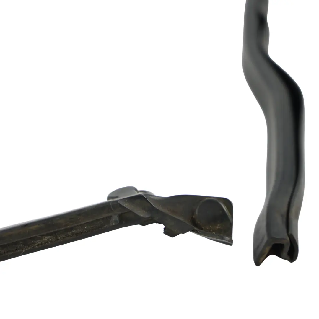 Range Rover L538 Guarnizione Finestrino Porta Posteriore Sinistra BJ32-25767-AE - SKU LR040927 - Numero di parte LR040927