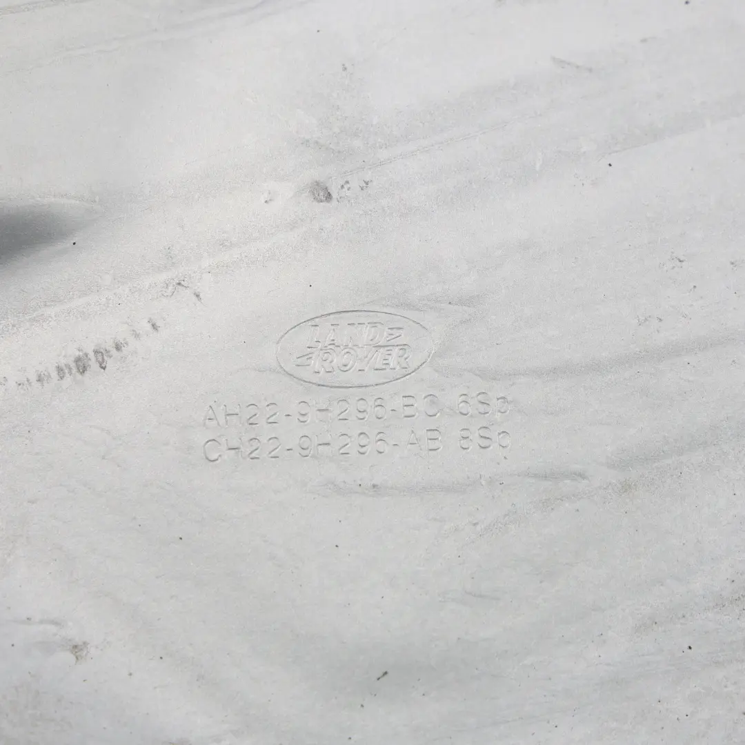 Land Rover L319 Tapa Tubo Retorno Combustible Embellecedor Suelo CH22-9H334-AF - SKU LR043407 - Número de pieza LR043407