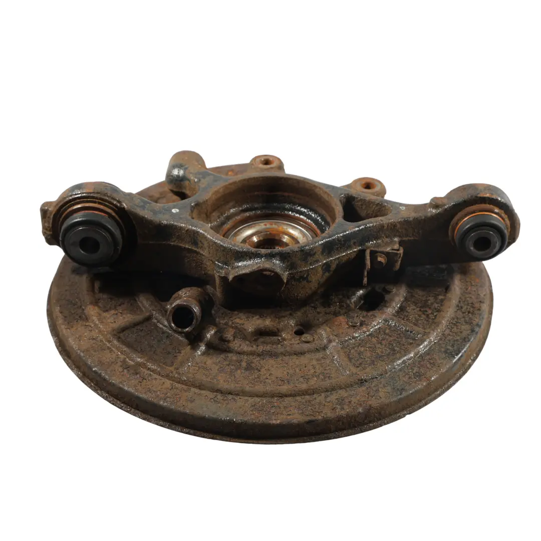 Porta Ruota Posteriore Cuscinetto A Snodo Sinistro per Land Rover L319 con numero di parte LR045825 Land Rover L319 Porta Ruota Posteriore Cuscinetto A Snodo Sinistro - SKU LR045825 - Numero di parte LR045825