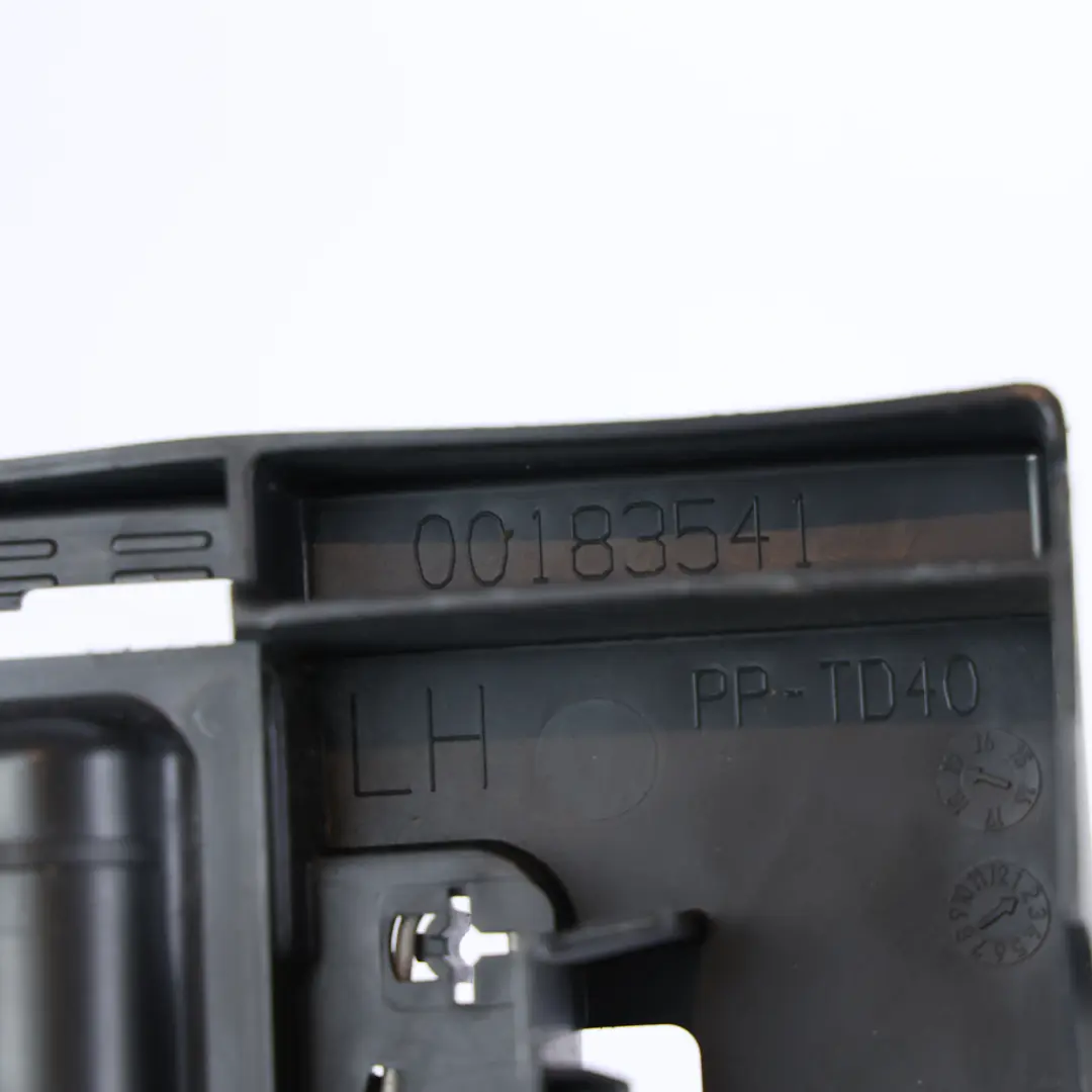 Supporto Faro Anteriore Sinistro per Land Rover Discovery Sport L550 con numero di parte LR066965 Land Rover Discovery Sport L550 Supporto Faro Anteriore Sinistro - SKU LR066965 - Numero di parte LR066965