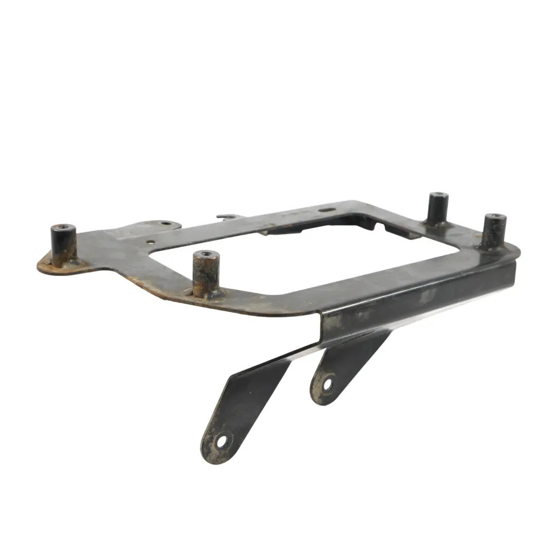 Supporto Staffa Intercooler GJ32-6K767-AB per Land Rover Discovery Sport L550 con numero di parte LR071923 Land Rover Discovery Sport L550 Supporto Staffa Intercooler GJ32-6K767-AB - SKU LR071923 - Numero di parte LR071923