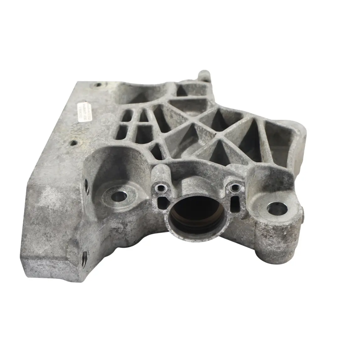 Łapa Mocowania Silnika Prawa GJ32-6030-AA do Land Rover Discovery Sport L550 o numerze LR072044 Land Rover Discovery Sport L550 Łapa Mocowania Silnika Prawa GJ32-6030-AA - SKU LR072044 - Numer Części LR072044