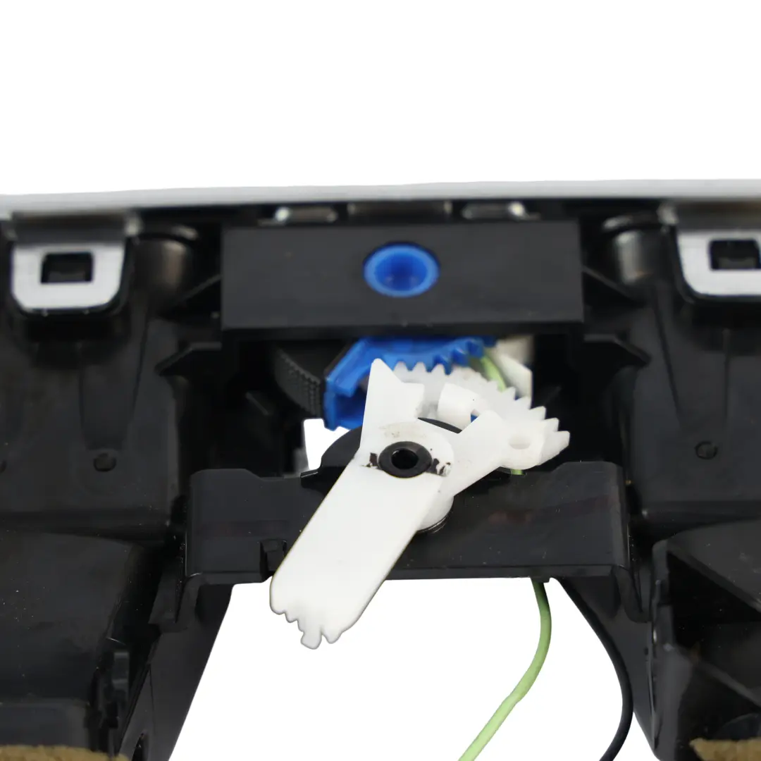 Grille D'Aération Centrale Tableau Bord pour Range Rover L322 à propos du numéro de pièce LRGJBD500240PUY Range Rover L322 Grille D'Aération Centrale Tableau Bord - SKU LRGJBD500240PUY - Numéro de pièce LRGJBD500240PUY