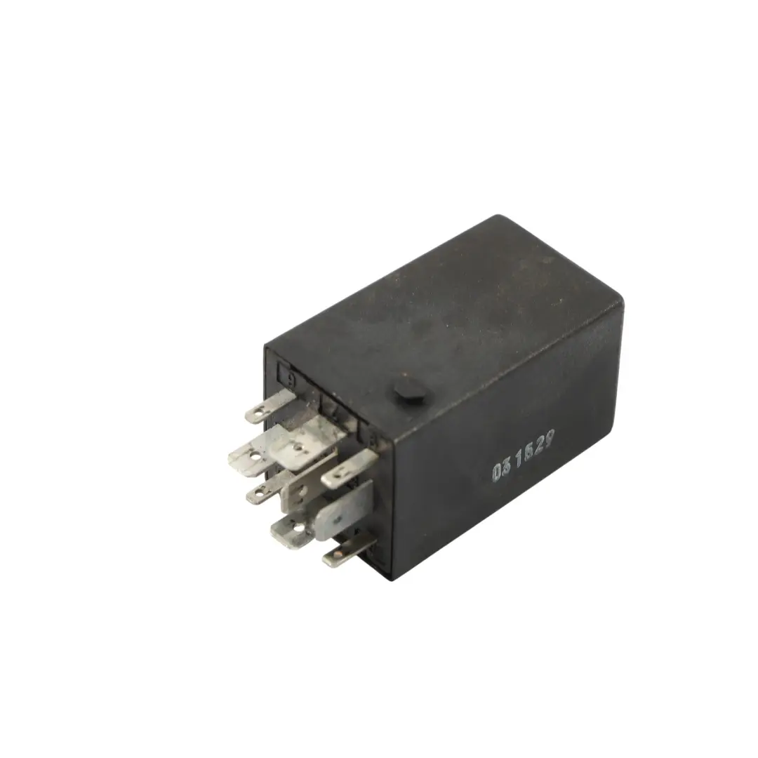 W452 Controllo Sedili Riscaldati Modulo Relè 9 Pin per Smart Roadster con numero di parte Q0009857V001 Smart Roadster W452 Controllo Sedili Riscaldati Modulo Relè 9 Pin - SKU Q0009857V001 - Numero di parte Q0009857V001