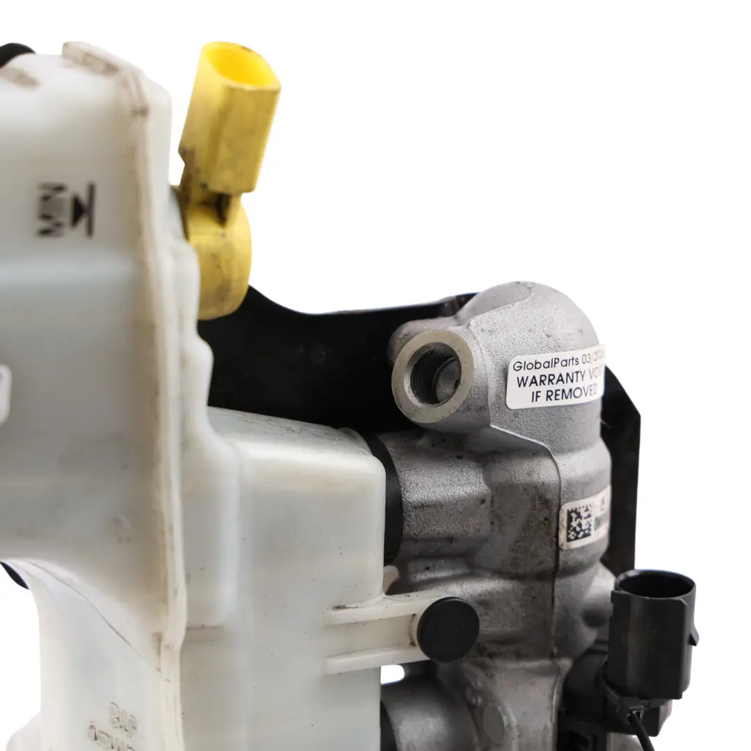 Mk3 Brake Master Cylinder Tank Reservoir to Skoda Superb with Part number 5Q2611301H Skoda Superb Mk3 Brake Master Cylinder Tank Reservoir - SKU RHD-5Q2611301H-1 - Part number 5Q2611301H