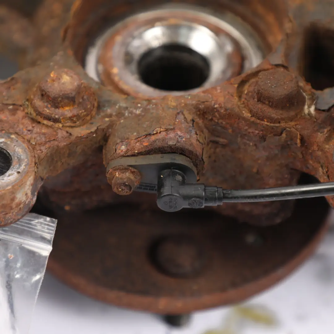 Range Rover Sport L320 Porta Ruota Mozzo Snodo Anteriore Destro 8H32-3K185-AA - SKU RUB500320 - Numero di parte RUB500320