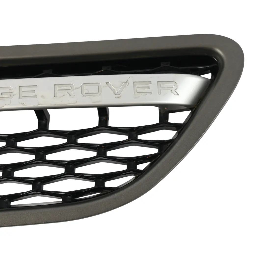 Parafango Griglia Ventilazione Anteriore Destra per Range Rover Sport L320 con numero di parte SLR00151 Range Rover Sport L320 Parafango Griglia Ventilazione Anteriore Destra - SKU SLR00151 - Numero di parte SLR00151