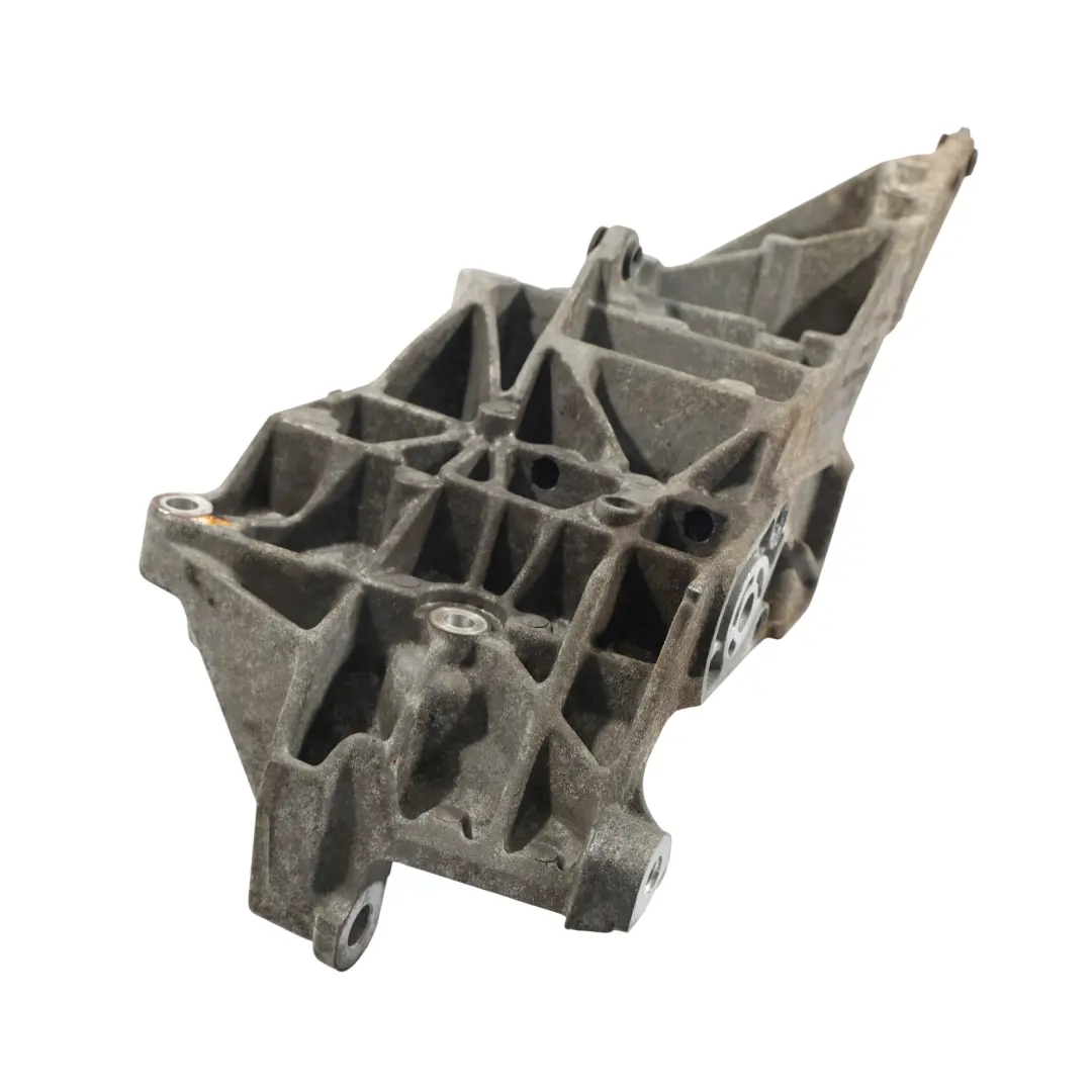 Wspornik Mocowanie Alternatora 2.7 TDV6 do Range Rover Sport L320 o numerze YLU500390 Range Rover Sport L320 Wspornik Mocowanie Alternatora 2.7 TDV6 - SKU YLU500390 - Numer Części YLU500390