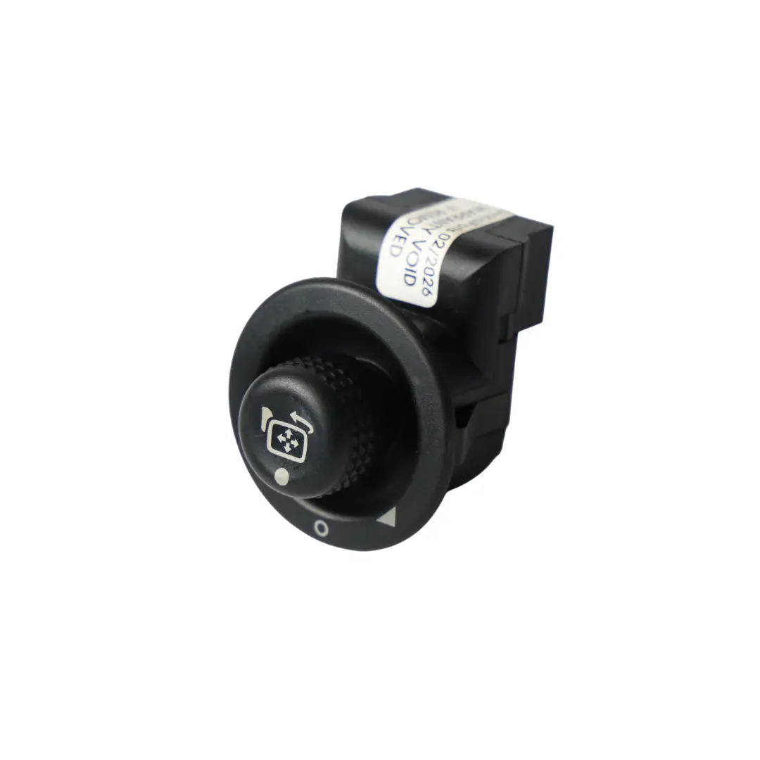 Wing Mirror Adjustment Switch YUF500010PVJ to Land Rover Discovery 3 L319 with Part number YUF500030 Land Rover Discovery 3 L319 Wing Mirror Adjustment Switch YUF500010PVJ - SKU YUF500030 - Part number YUF500030