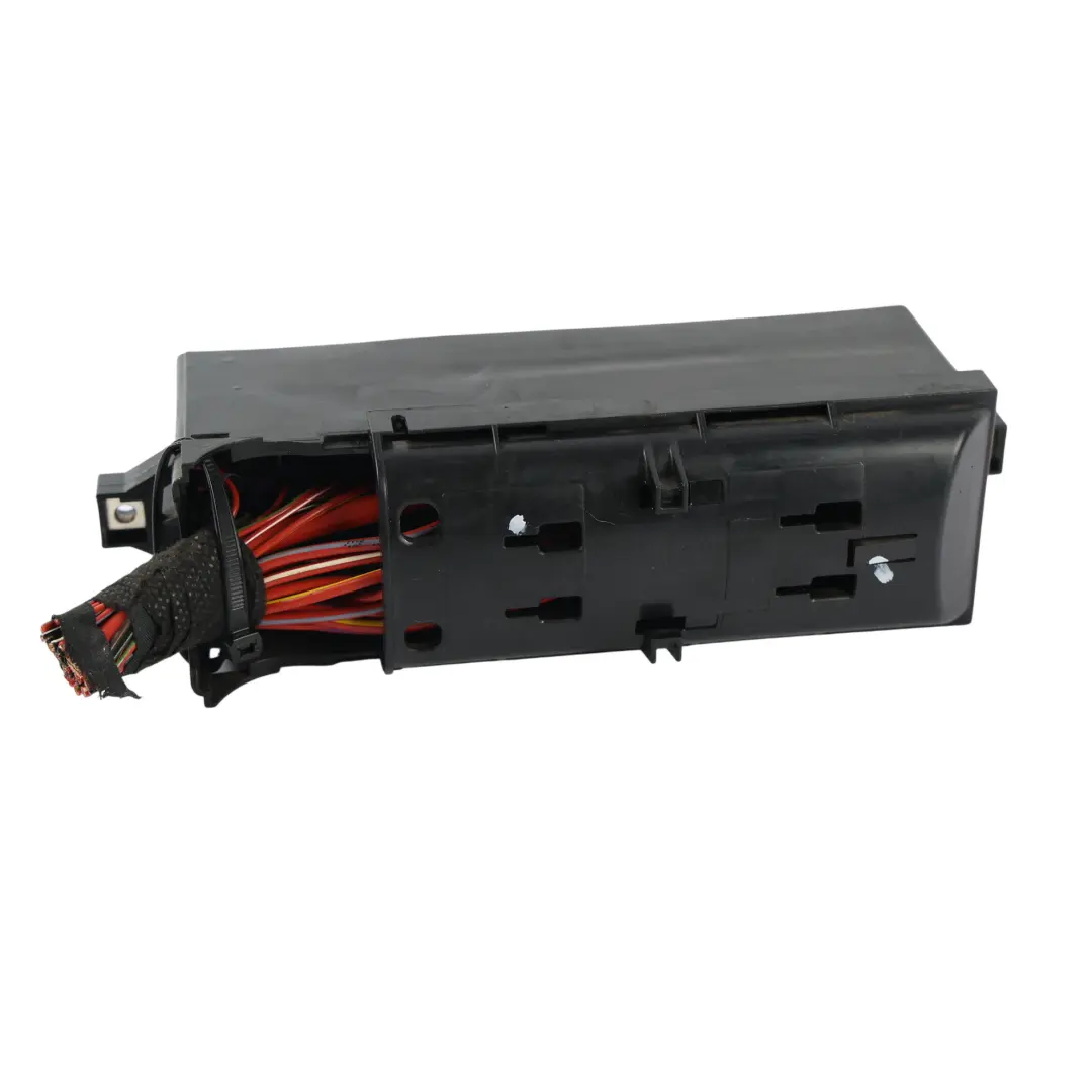 Volkswagen Tiguan 5N Audi Q3 F3 Jetta Mk4 Boîtier Fusibles Relais - SKU 000937615B - Numéro de pièce 000937615B