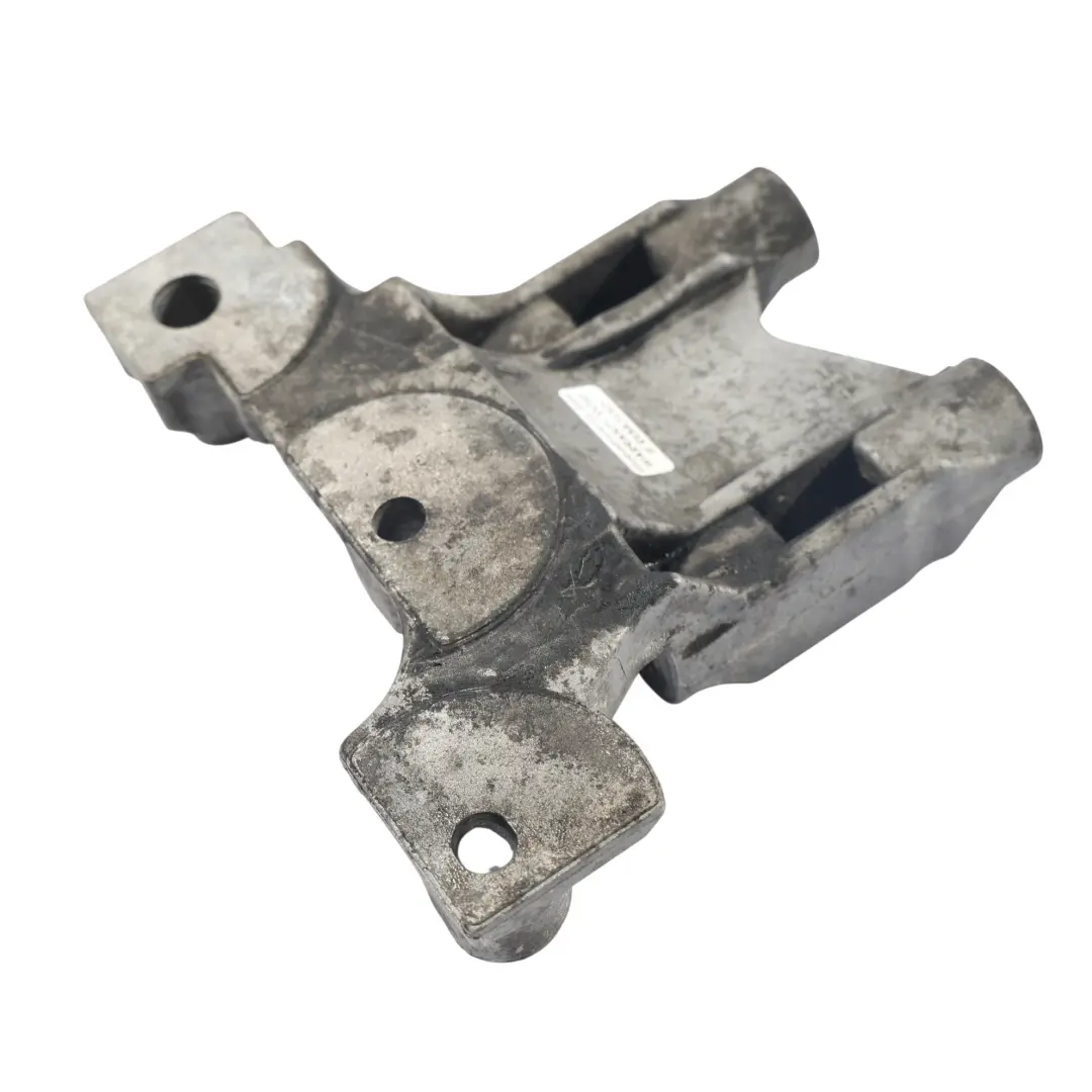 Wspornik Łapa Silnika 2.5 TDI Diesel do Volkswagen Transporter T5 o numerze 070199343A Volkswagen Transporter T5 Wspornik Łapa Silnika 2.5 TDI Diesel - SKU 070199343A - Numer Części 070199343A