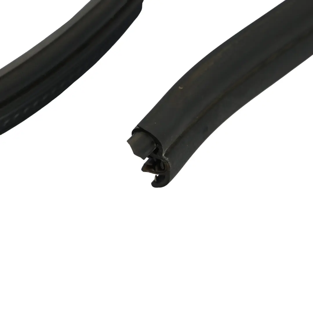 Mk1 Uszczelka Guma Klapy Bagażnika Tylna 8V41-S43720-AB do Ford Kuga o numerze 1548243 Ford Kuga Mk1 Uszczelka Guma Klapy Bagażnika Tylna 8V41-S43720-AB - SKU 1548243 - Numer Części 1548243