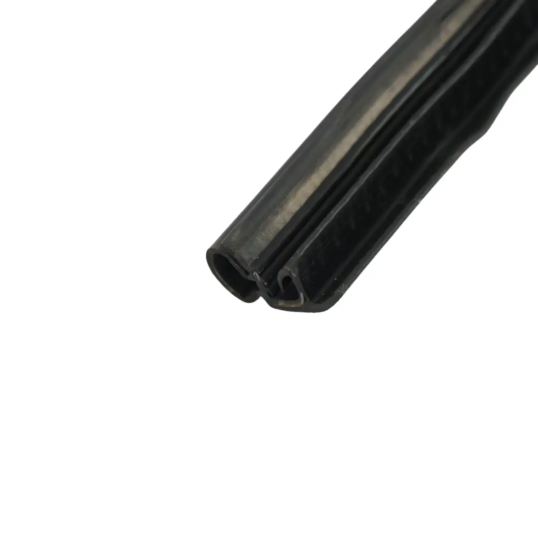 MK1 Guarnizione Porta Anteriore Sinistra Destra 8V41-S20530-AC per Ford Kuga con numero di parte 1761241 Ford Kuga MK1 Guarnizione Porta Anteriore Sinistra Destra 8V41-S20530-AC - SKU 1761241 - Numero di parte 1761241