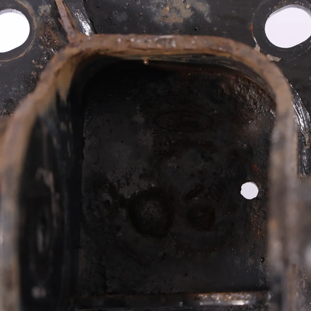 Ford Transit Connect Mk2 Tył Wspornik Sprężyny Lewo - SKU 1893098 - Numer Części 1893098