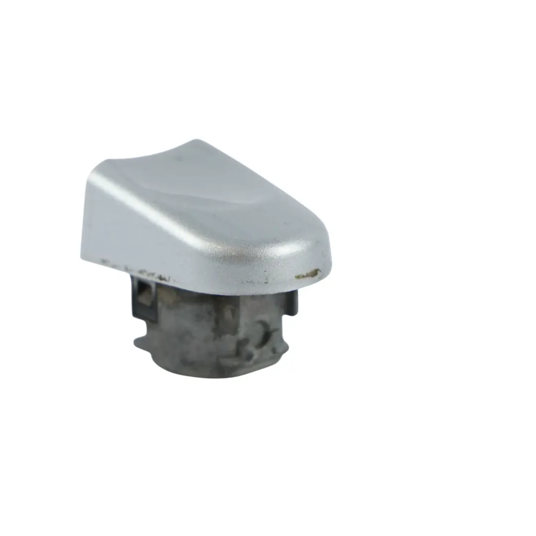 Zaślepka Klamki Drzwi Przesuwnych Reflex Silver - A7W do VW Transporter T5 o numerze 1C0837879A VW Transporter T5 Zaślepka Klamki Drzwi Przesuwnych Reflex Silver - A7W - SKU 1C0837879A-RES - Numer Części 1C0837879A