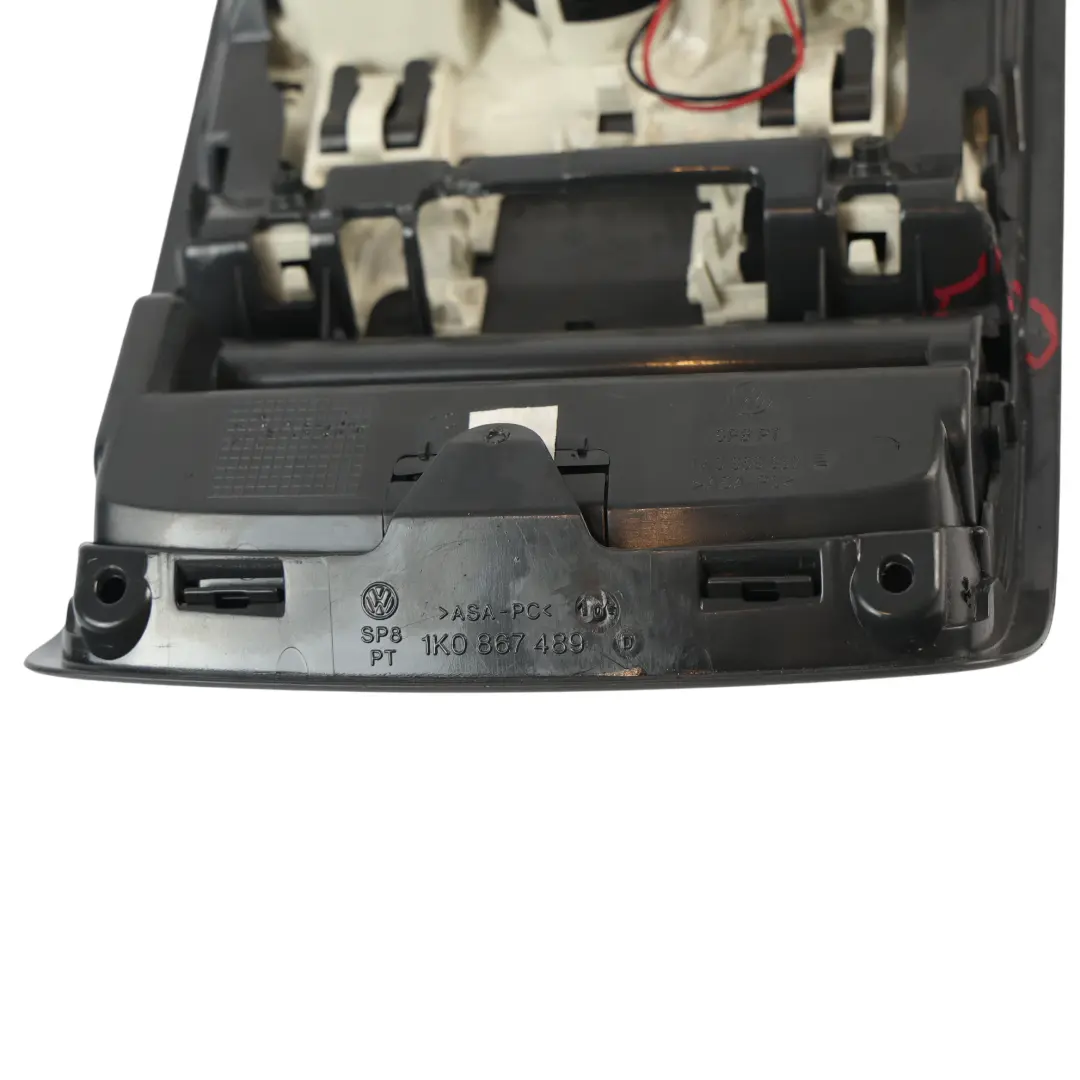 Mk5 Passat B6 Panel Control Luz Techo Interior Negro para Volkswagen Golf con número de pieza 1K0947106E Volkswagen Golf Mk5 Passat B6 Panel Control Luz Techo Interior Negro - SKU 1K0947106E - Número de pieza 1K0947106E