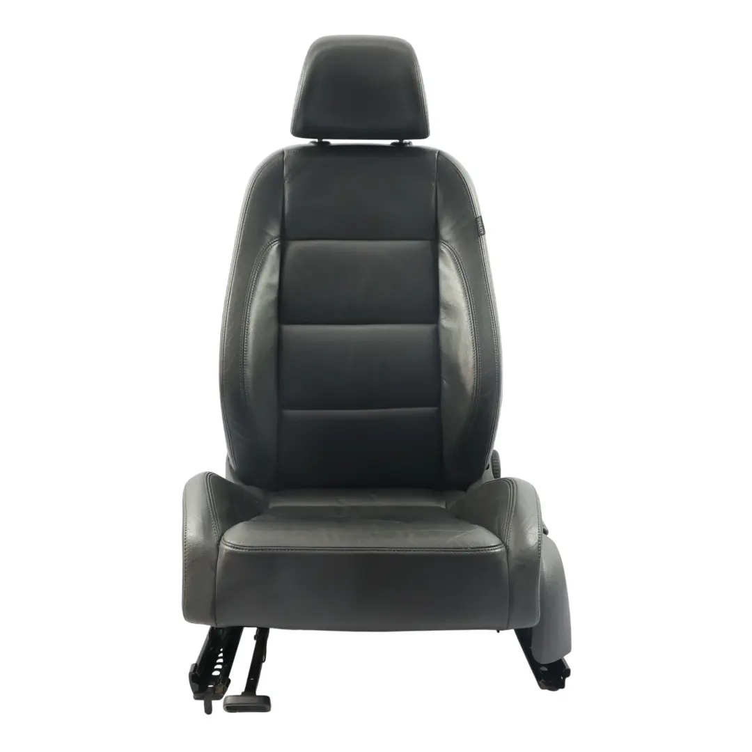 Mk5 Fotel Przedni Skórzany Ogrzewany Lewy do Volkswagen Golf o numerze 1K4882805C Volkswagen Golf Mk5 Fotel Przedni Skórzany Ogrzewany Lewy - SKU 1K4882805C-1 - Numer Części 1K4882805C