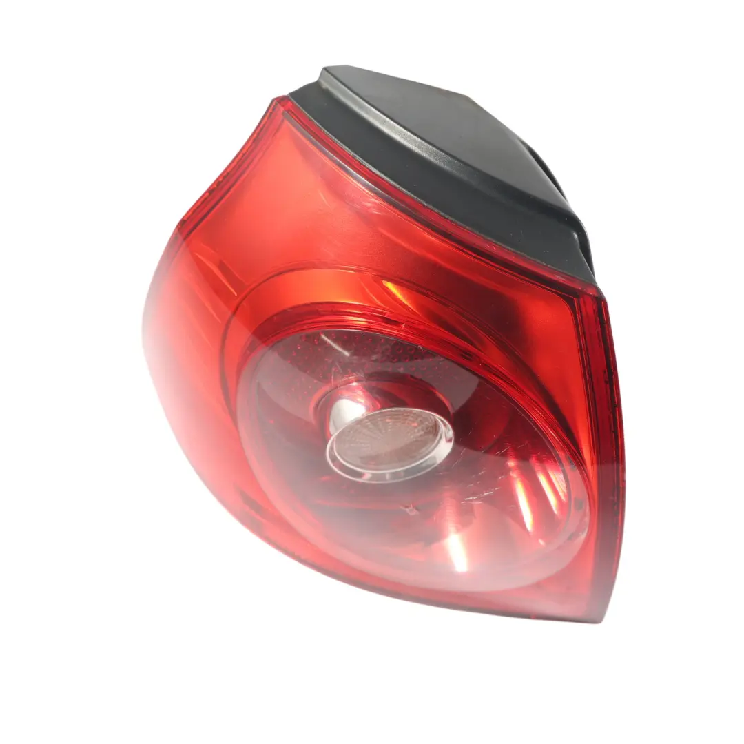Mk5 V Lampa Tylna Zewnętrzna Lewa do Volkswagen Golf o numerze 1K6945095AA Volkswagen Golf Mk5 V Lampa Tylna Zewnętrzna Lewa - SKU 1K6945095AA-1 - Numer Części 1K6945095AA
